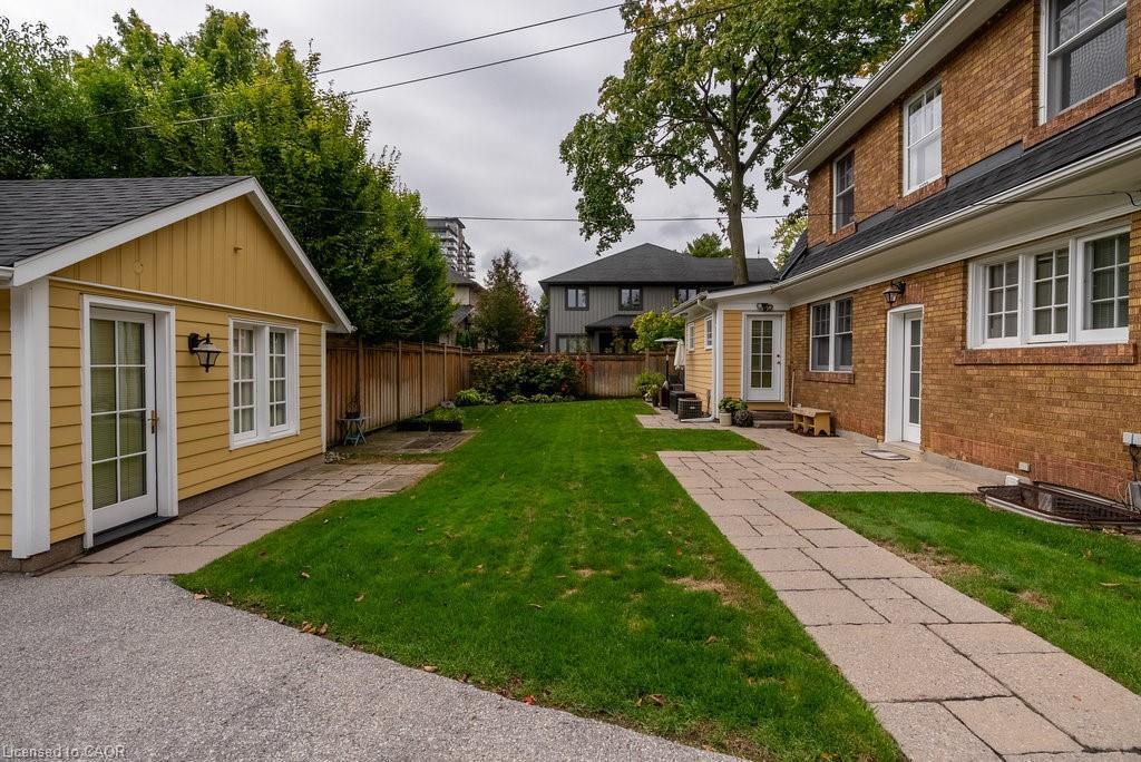 C-2080 Caroline Street, Burlington, ON - Outdoor