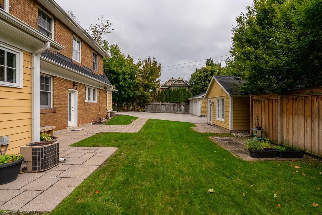 C-2080 Caroline Street, Burlington, ON - Outdoor