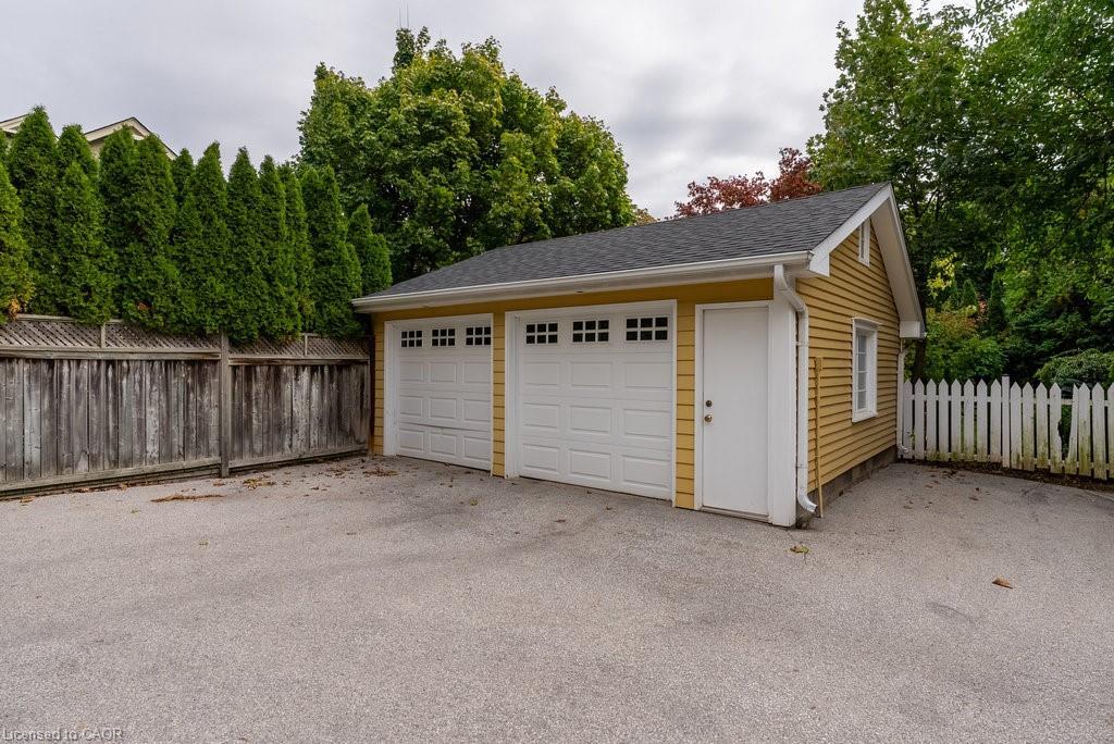 C-2080 Caroline Street, Burlington, ON - Outdoor