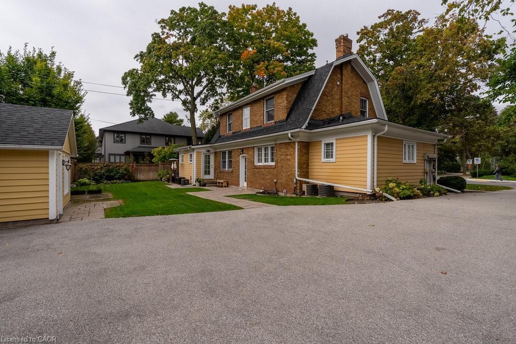 C-2080 Caroline Street, Burlington, ON - Outdoor