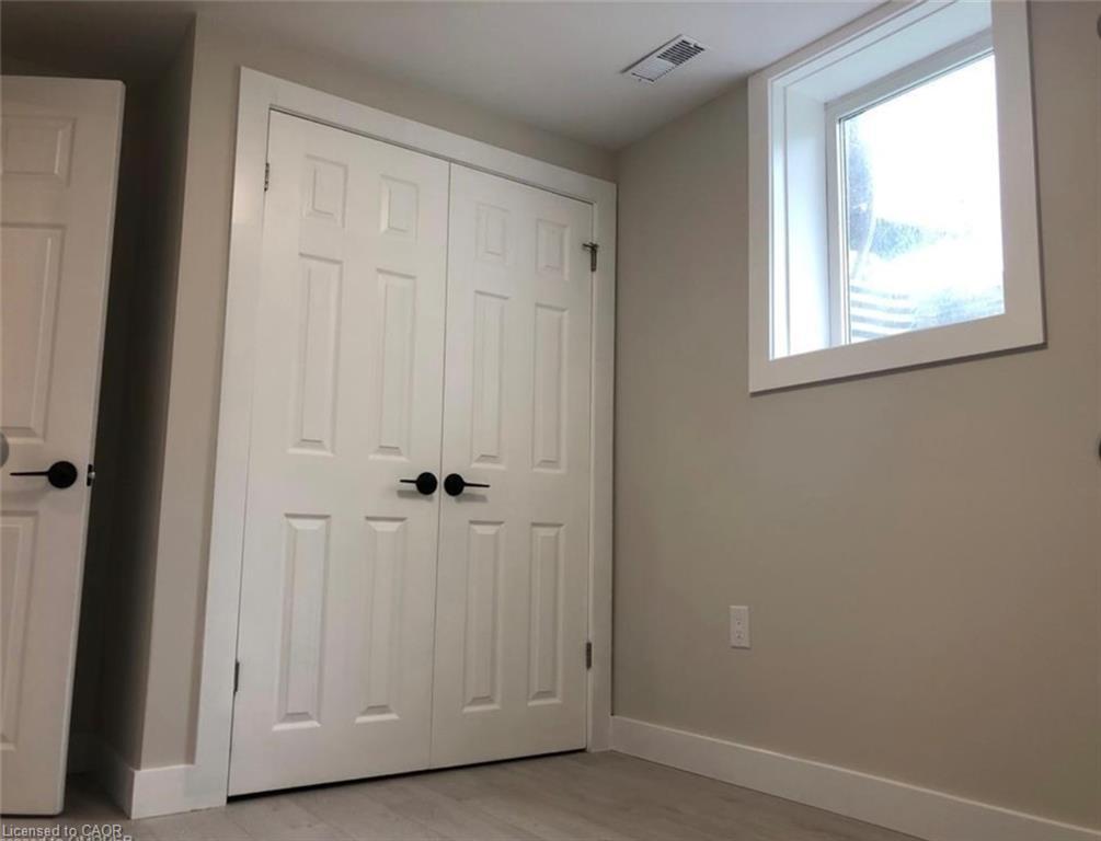 Lower-7 Chalmers Street, St. Catharines, ON - Indoor Photo Showing Other Room