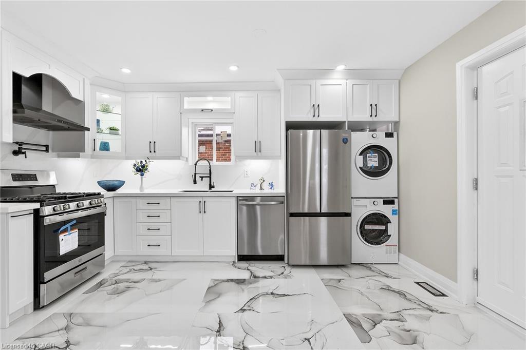 150 Brucedale Avenue E, Hamilton, ON - Indoor Photo Showing Kitchen With Stainless Steel Kitchen