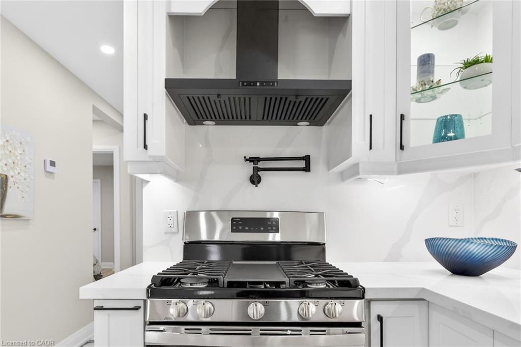 150 Brucedale Avenue E, Hamilton, ON - Indoor Photo Showing Kitchen