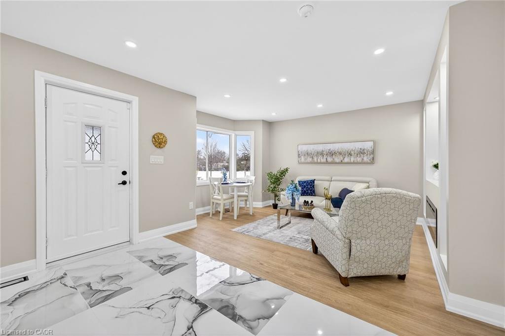 150 Brucedale Avenue E, Hamilton, ON - Indoor