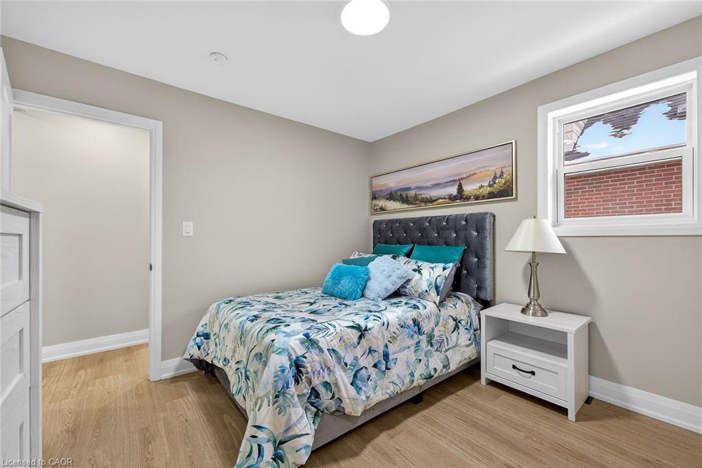 150 Brucedale Avenue E, Hamilton, ON - Indoor Photo Showing Bedroom