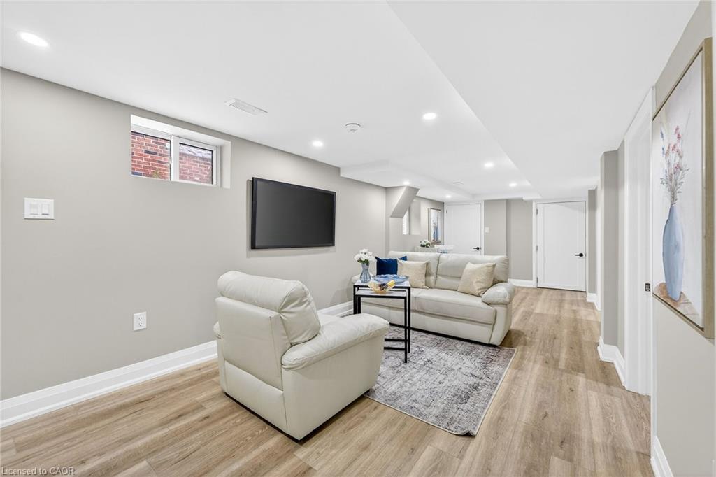 150 Brucedale Avenue E, Hamilton, ON - Indoor Photo Showing Other Room