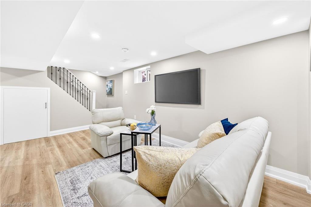 150 Brucedale Avenue E, Hamilton, ON - Indoor