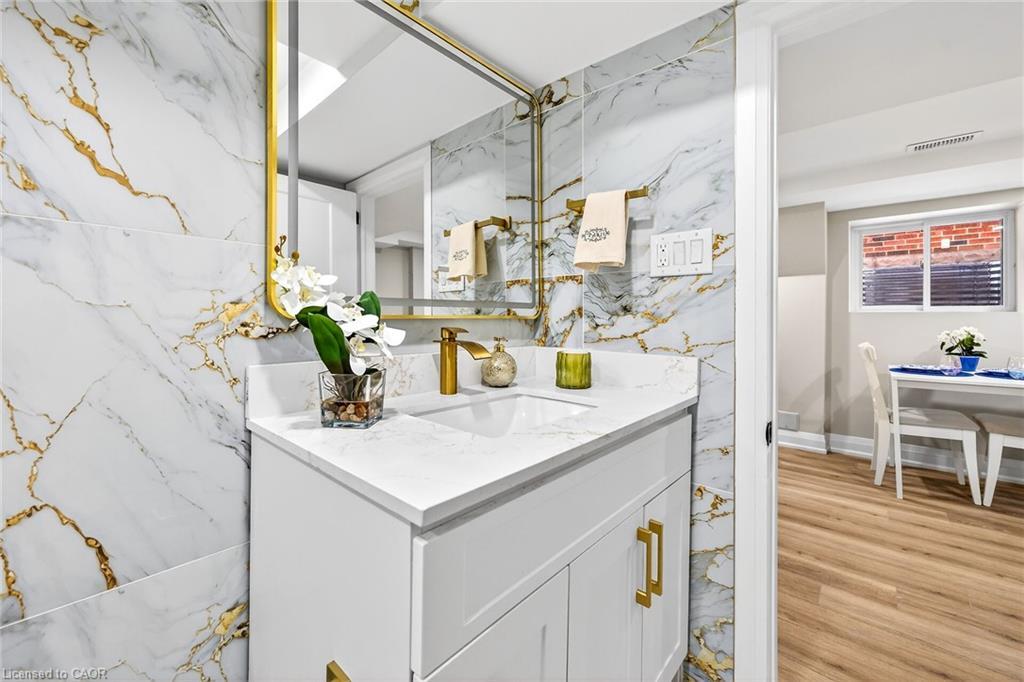 150 Brucedale Avenue E, Hamilton, ON - Indoor