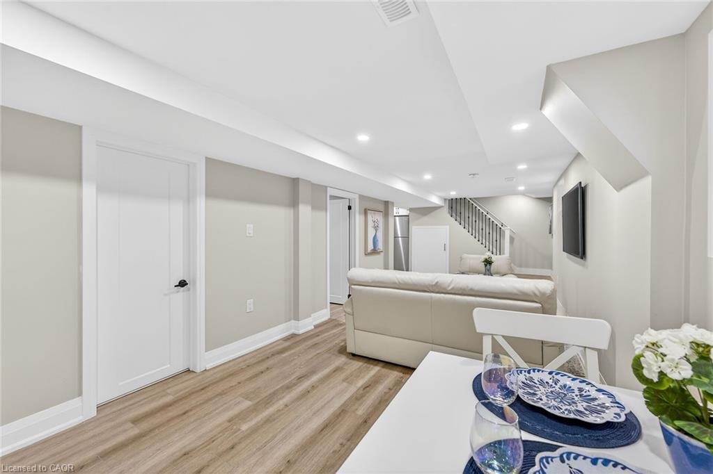 150 Brucedale Avenue E, Hamilton, ON - Indoor