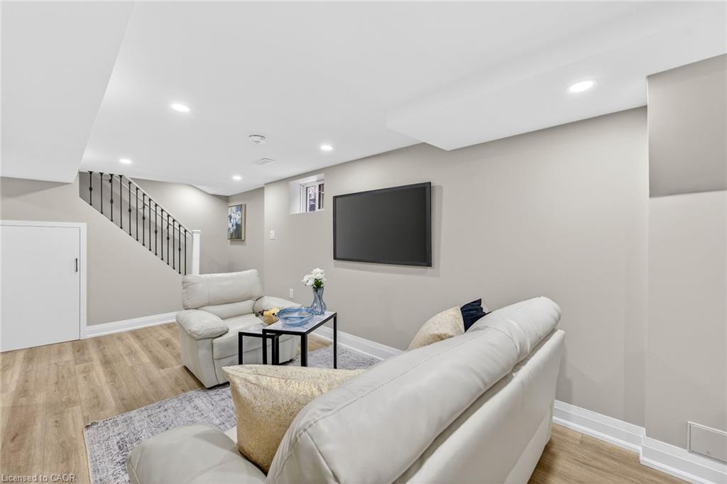 150 Brucedale Avenue E, Hamilton, ON - Indoor