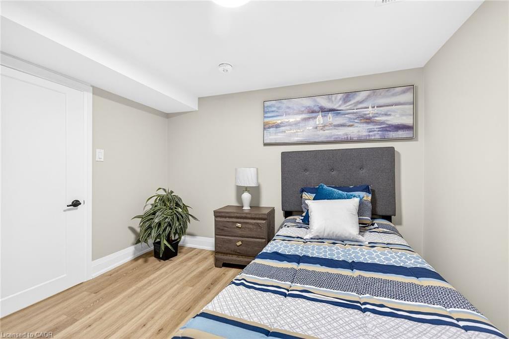 150 Brucedale Avenue E, Hamilton, ON - Indoor Photo Showing Bedroom