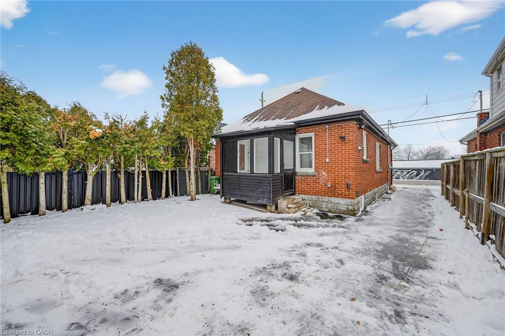 150 Brucedale Avenue E, Hamilton, ON - Outdoor