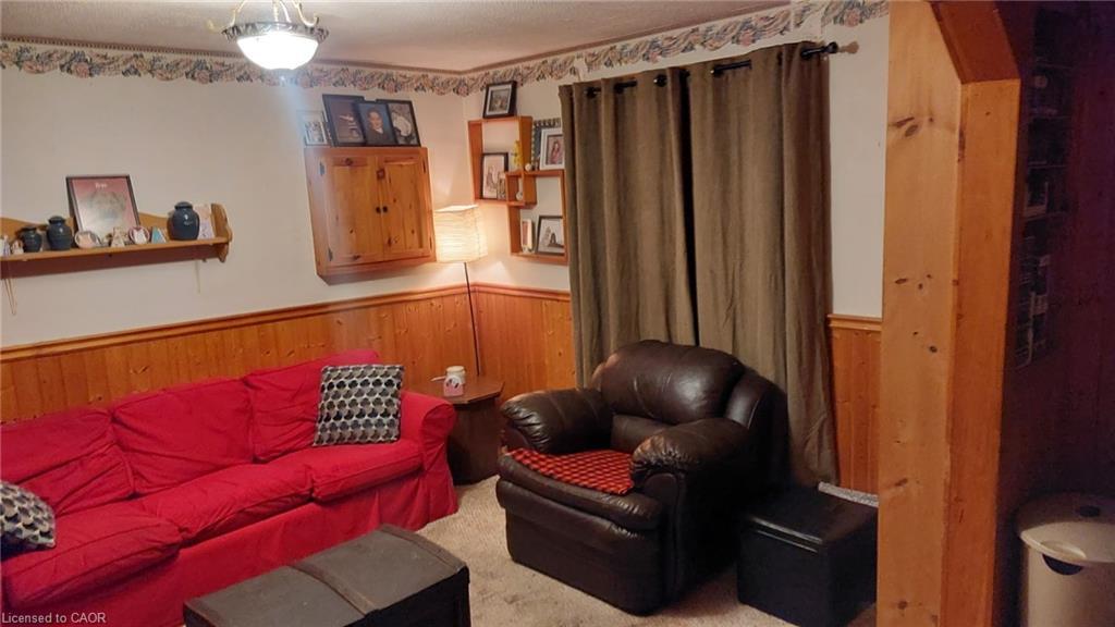 520 Alder Street E, Dunnville, ON - Indoor Photo Showing Living Room