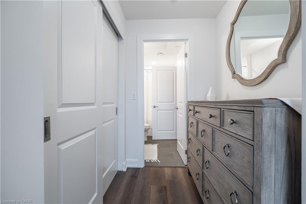 411-3200 William Coltson Avenue, Oakville, ON - Indoor Photo Showing Other Room