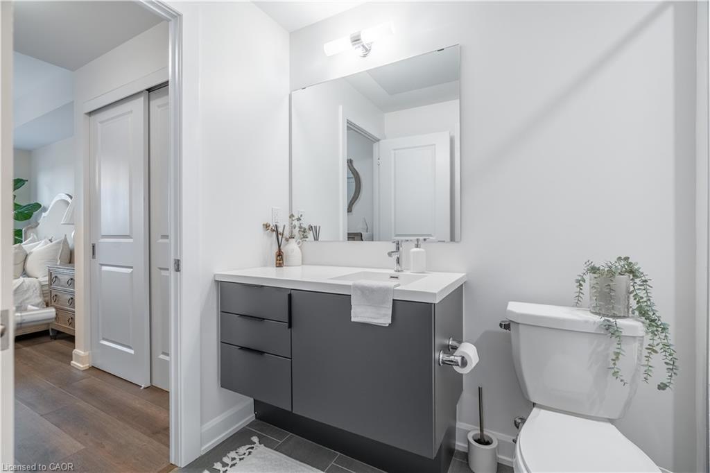 411-3200 William Coltson Avenue, Oakville, ON - Indoor Photo Showing Bathroom
