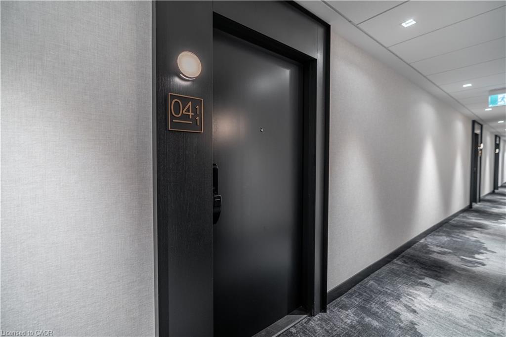 411-3200 William Coltson Avenue, Oakville, ON - Indoor Photo Showing Other Room