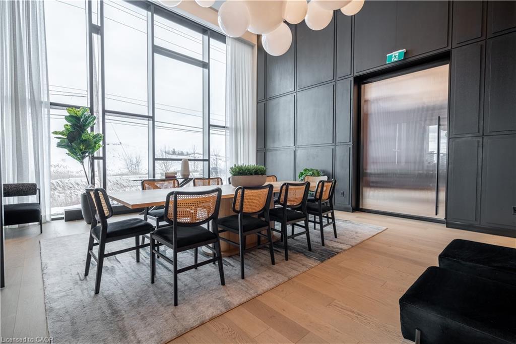 411-3200 William Coltson Avenue, Oakville, ON - Indoor Photo Showing Dining Room