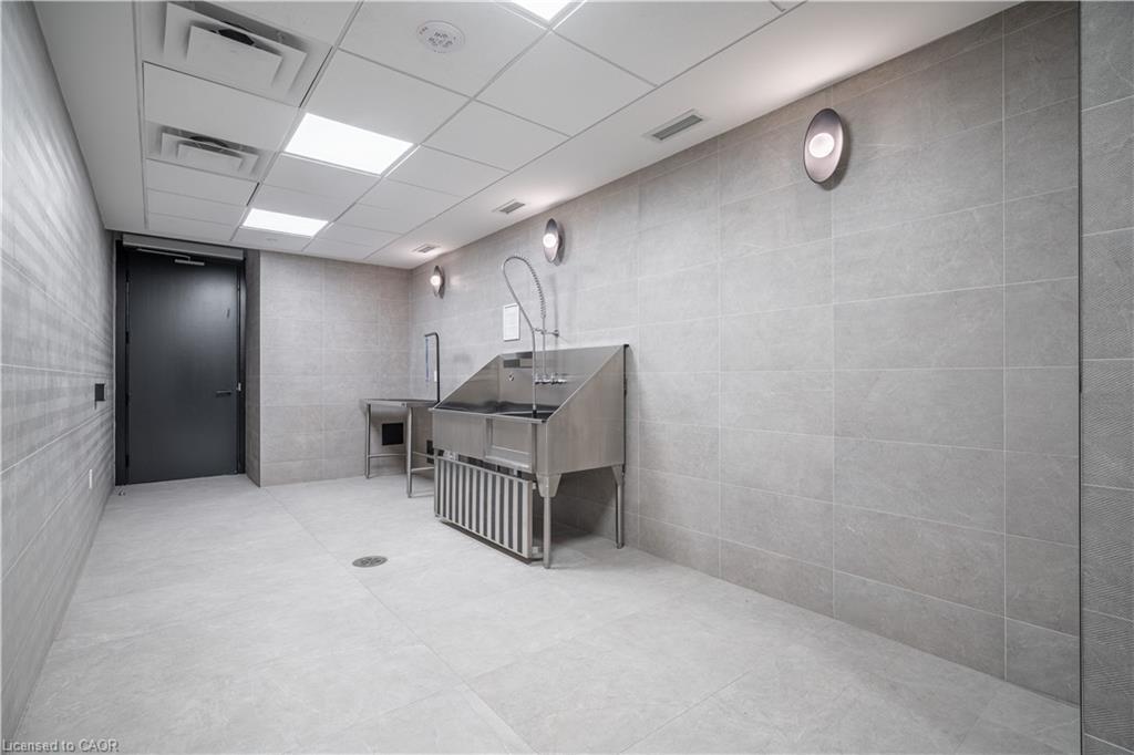 411-3200 William Coltson Avenue, Oakville, ON - Indoor