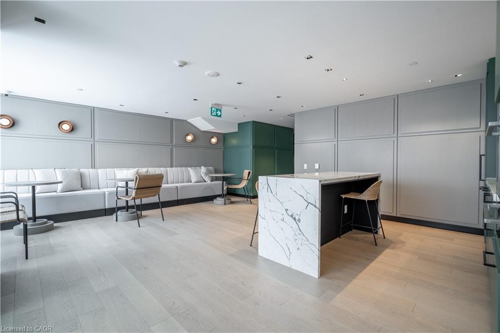 411-3200 William Coltson Avenue, Oakville, ON - Indoor Photo Showing Other Room