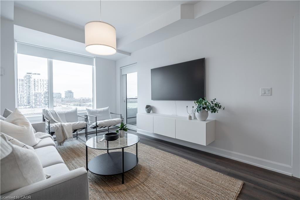 411-3200 William Coltson Avenue, Oakville, ON - Indoor Photo Showing Living Room