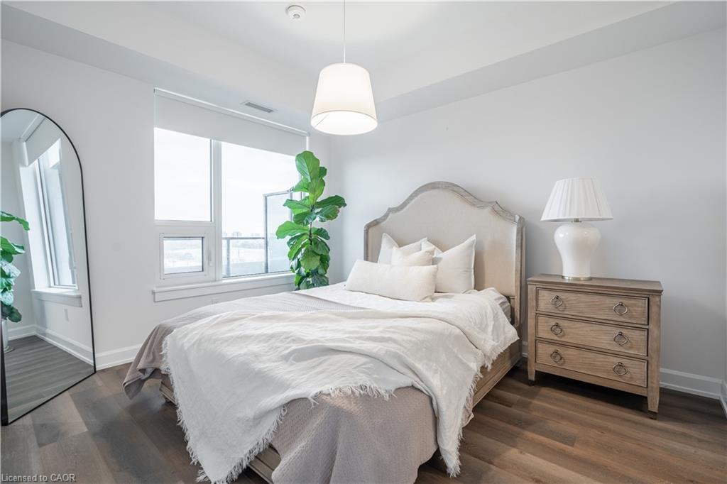 411-3200 William Coltson Avenue, Oakville, ON - Indoor Photo Showing Bedroom