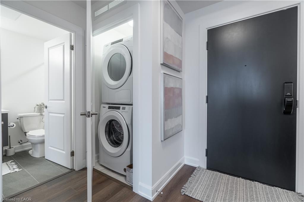 411-3200 William Coltson Avenue, Oakville, ON - Indoor Photo Showing Laundry Room