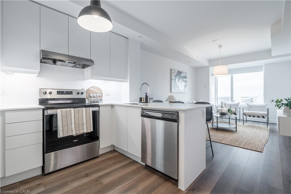411-3200 William Coltson Avenue, Oakville, ON - Indoor Photo Showing Kitchen