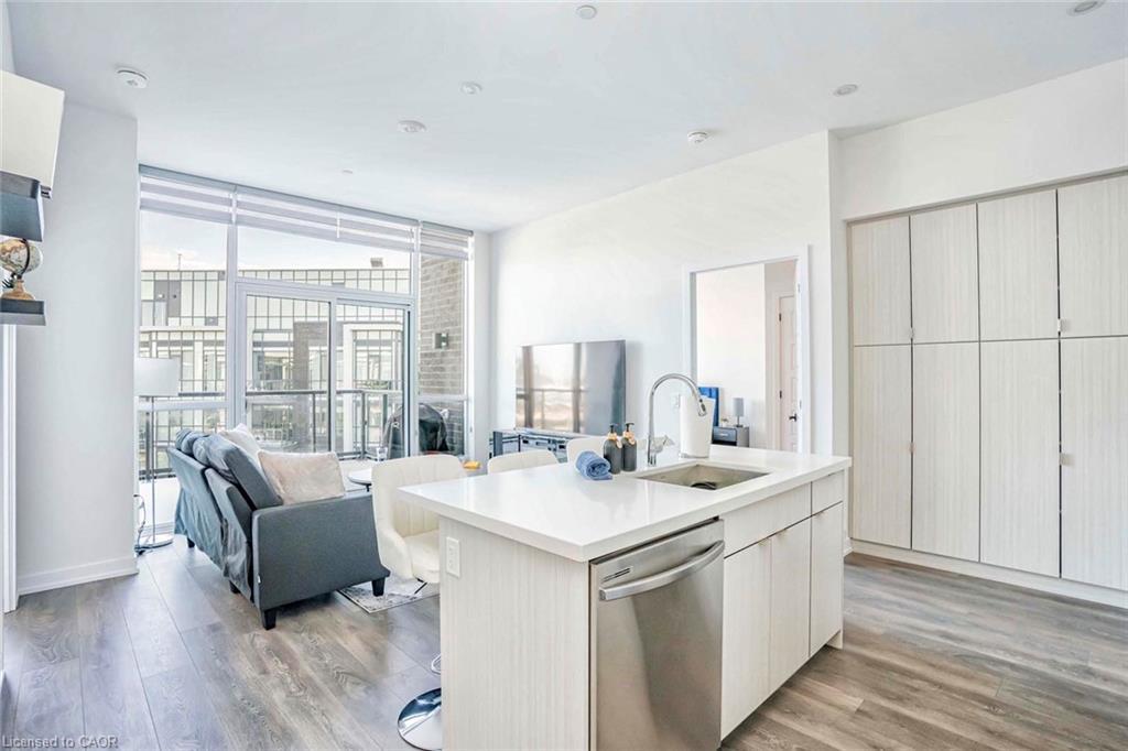 403-415 Sea Ray Avenue, Innisfil, ON - Indoor Photo Showing Kitchen