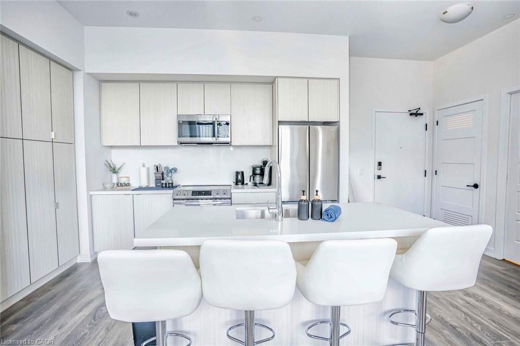 403-415 Sea Ray Avenue, Innisfil, ON - Indoor Photo Showing Kitchen