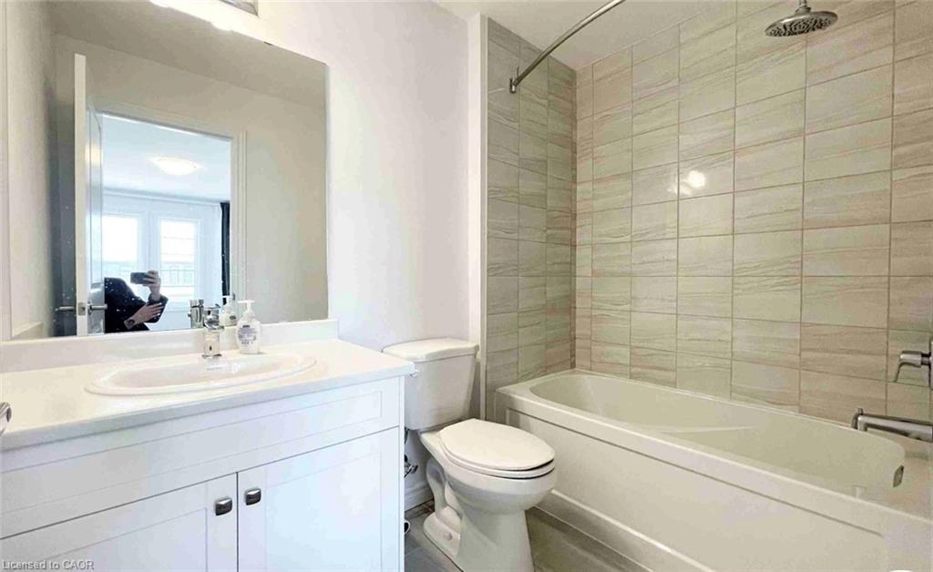 26 Bellhouse Avenue, Brantford, ON - Indoor Photo Showing Bathroom