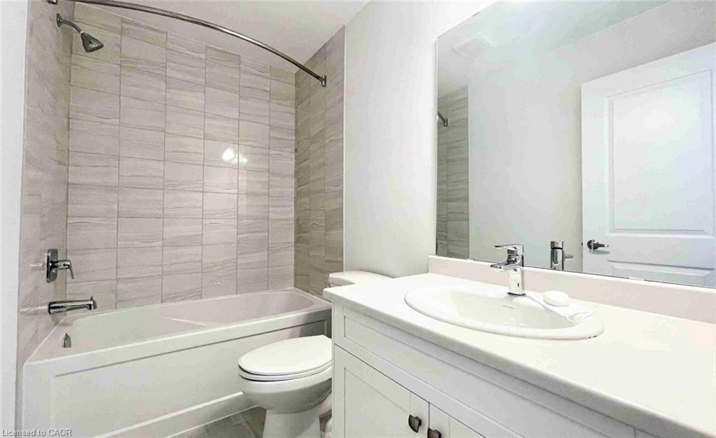 26 Bellhouse Avenue, Brantford, ON - Indoor Photo Showing Bathroom