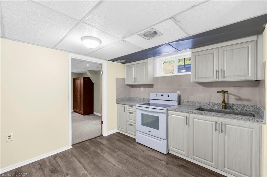 368 Upper Kenilworth Avenue, Hamilton, ON - Indoor Photo Showing Kitchen