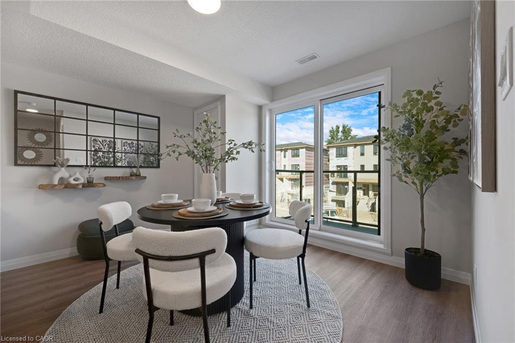 A4-410 Northfield Drive W, Waterloo, ON - Indoor Photo Showing Dining Room