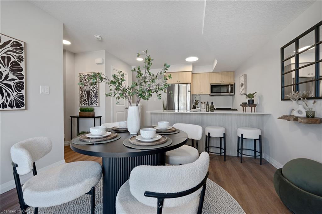 A4-410 Northfield Drive W, Waterloo, ON - Indoor Photo Showing Dining Room