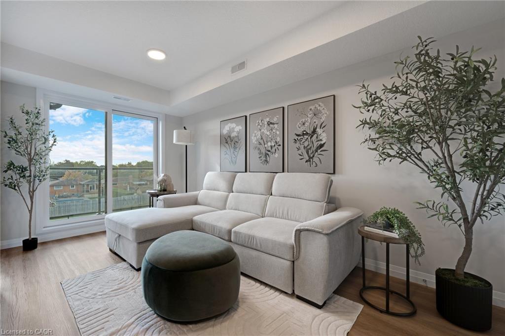 A4-410 Northfield Drive W, Waterloo, ON - Indoor Photo Showing Living Room