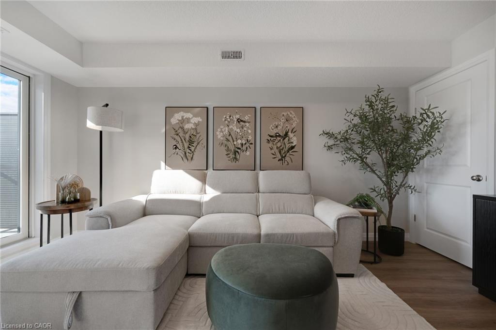 A4-410 Northfield Drive W, Waterloo, ON - Indoor Photo Showing Living Room