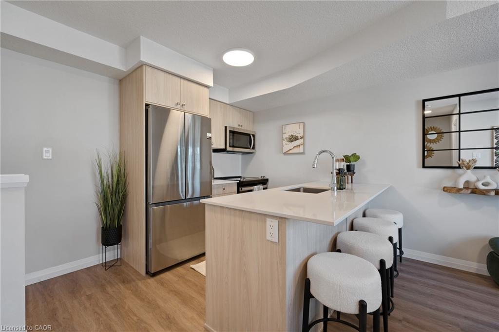 D16-410 Northfield Drive W, Waterloo, ON - Indoor Photo Showing Kitchen