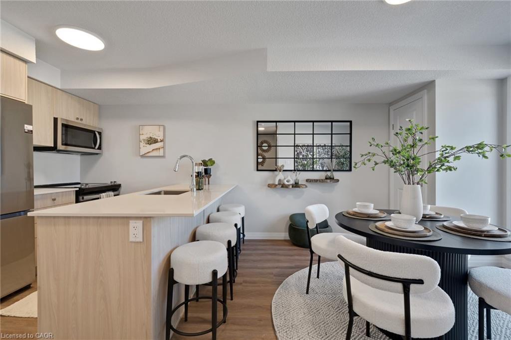 D16-410 Northfield Drive W, Waterloo, ON - Indoor