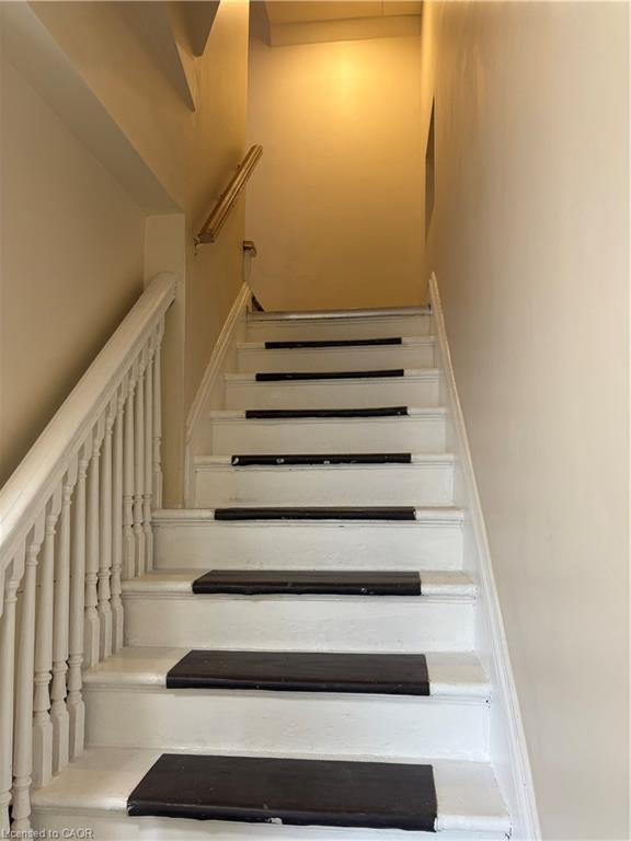 95 Sanford Avenue N, Hamilton, ON - Indoor Photo Showing Other Room