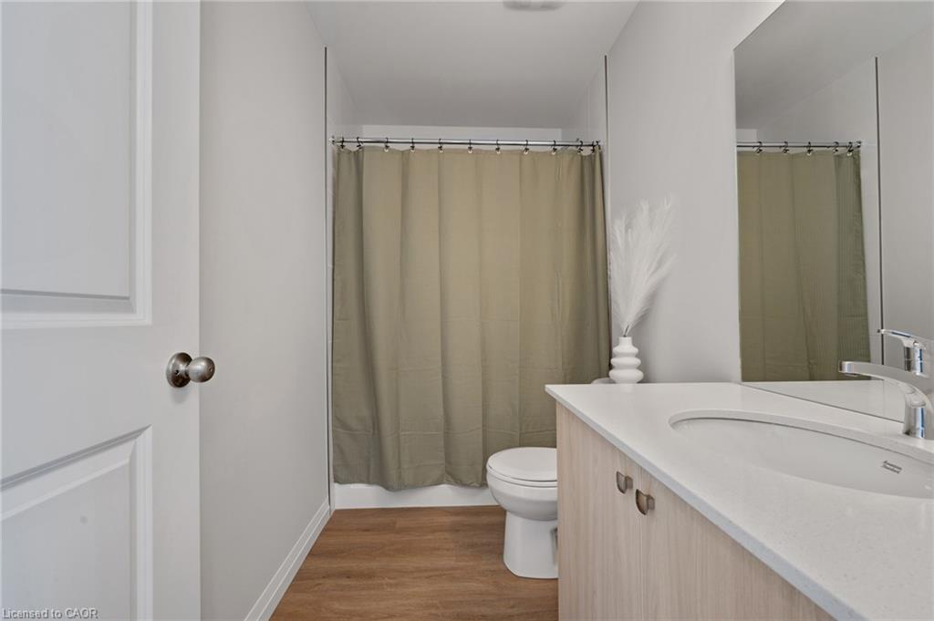 E5-410 Northfield Drive W, Waterloo, ON - Indoor Photo Showing Bathroom