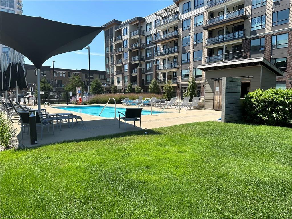 520-40 Esplanade Lane, Grimsby, ON - Outdoor With In Ground Pool With Balcony