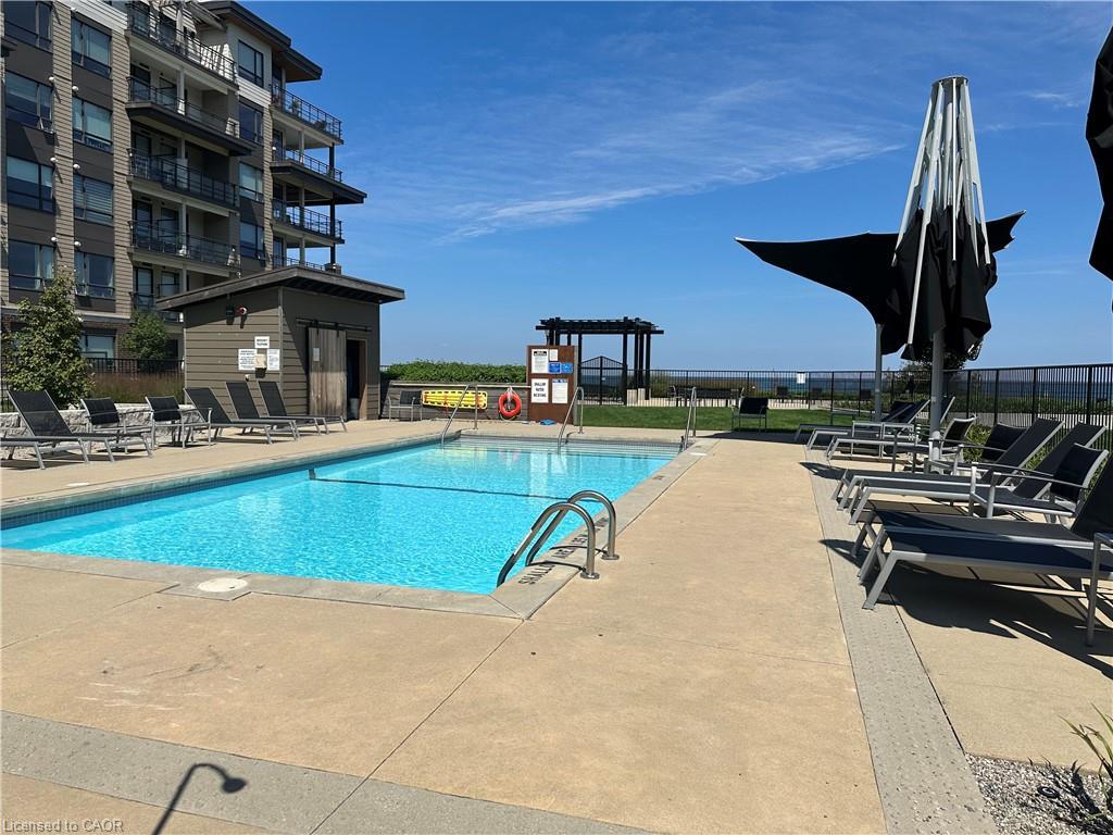520-40 Esplanade Lane, Grimsby, ON - Outdoor With In Ground Pool