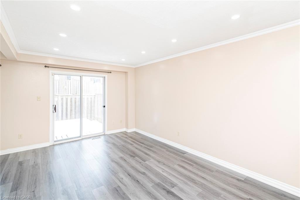 35-14 Derby Street, Hamilton, ON - Indoor Photo Showing Other Room