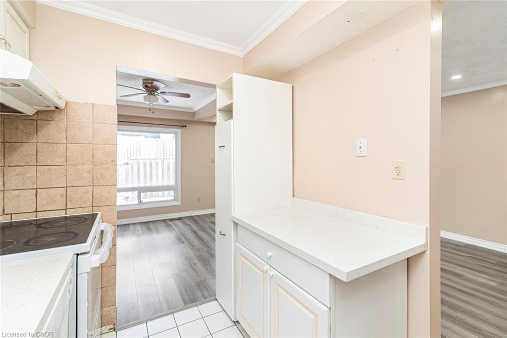 35-14 Derby Street, Hamilton, ON - Indoor Photo Showing Other Room