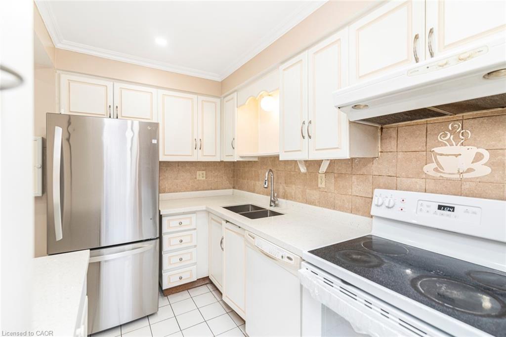 35-14 Derby Street, Hamilton, ON - Indoor Photo Showing Kitchen With Double Sink