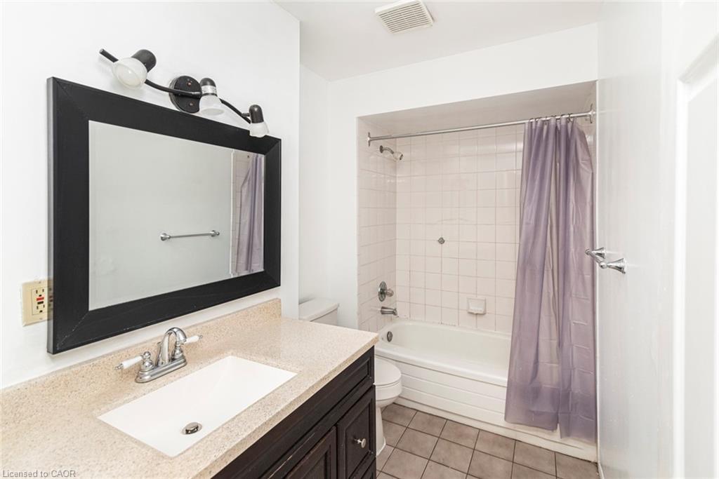 35-14 Derby Street, Hamilton, ON - Indoor Photo Showing Bathroom