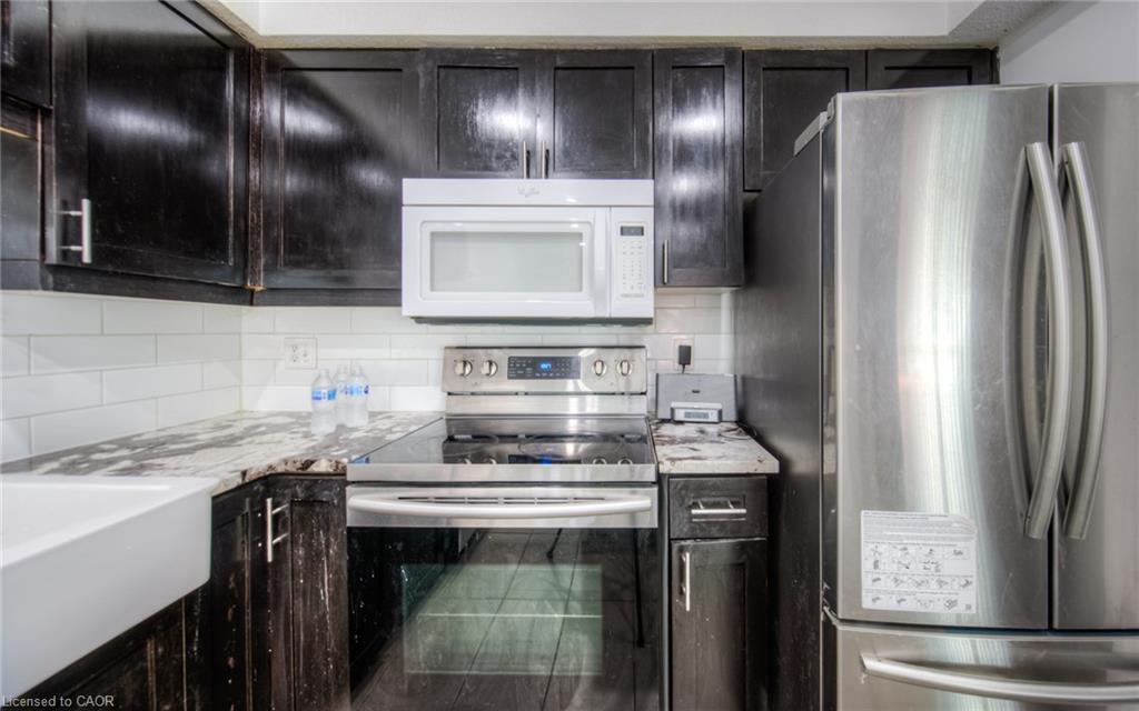 20 Bankside Drive, Kitchener, ON - Indoor Photo Showing Kitchen With Upgraded Kitchen