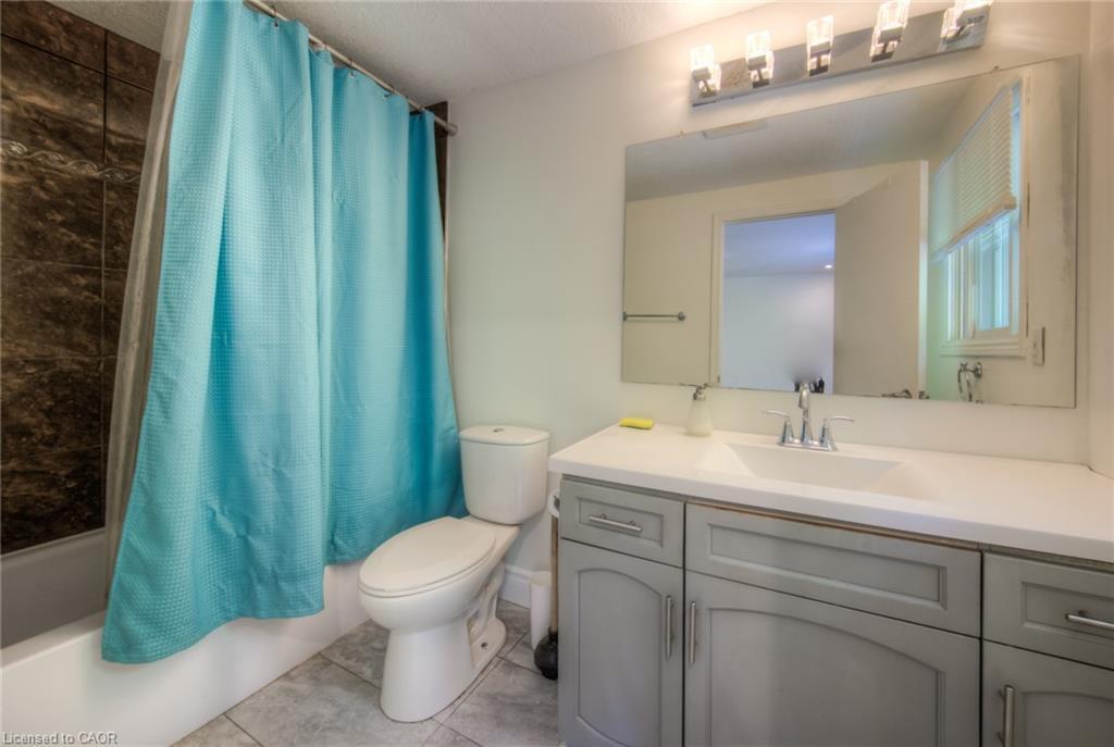 20 Bankside Drive, Kitchener, ON - Indoor Photo Showing Bathroom