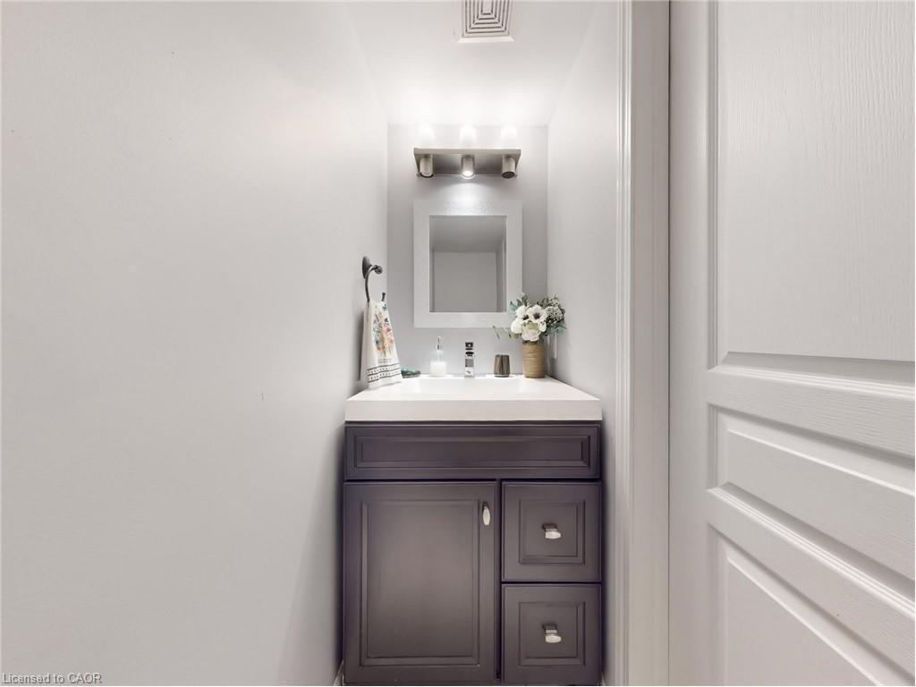 597 Speyer Circle, Milton, ON - Indoor Photo Showing Bathroom