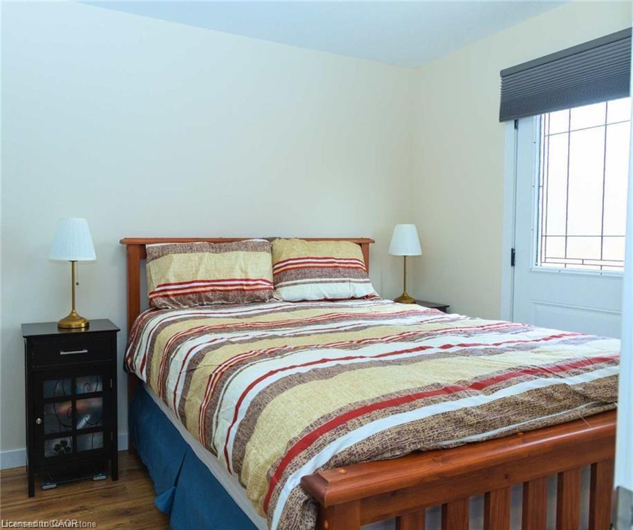 31 Newlands Avenue, Hamilton, ON - Indoor Photo Showing Bedroom